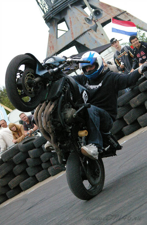 stunt racing, bike stunts