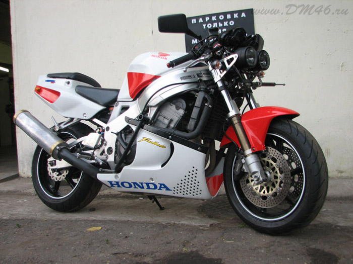 Стритфайтер мотоцикл Honda CBR 900